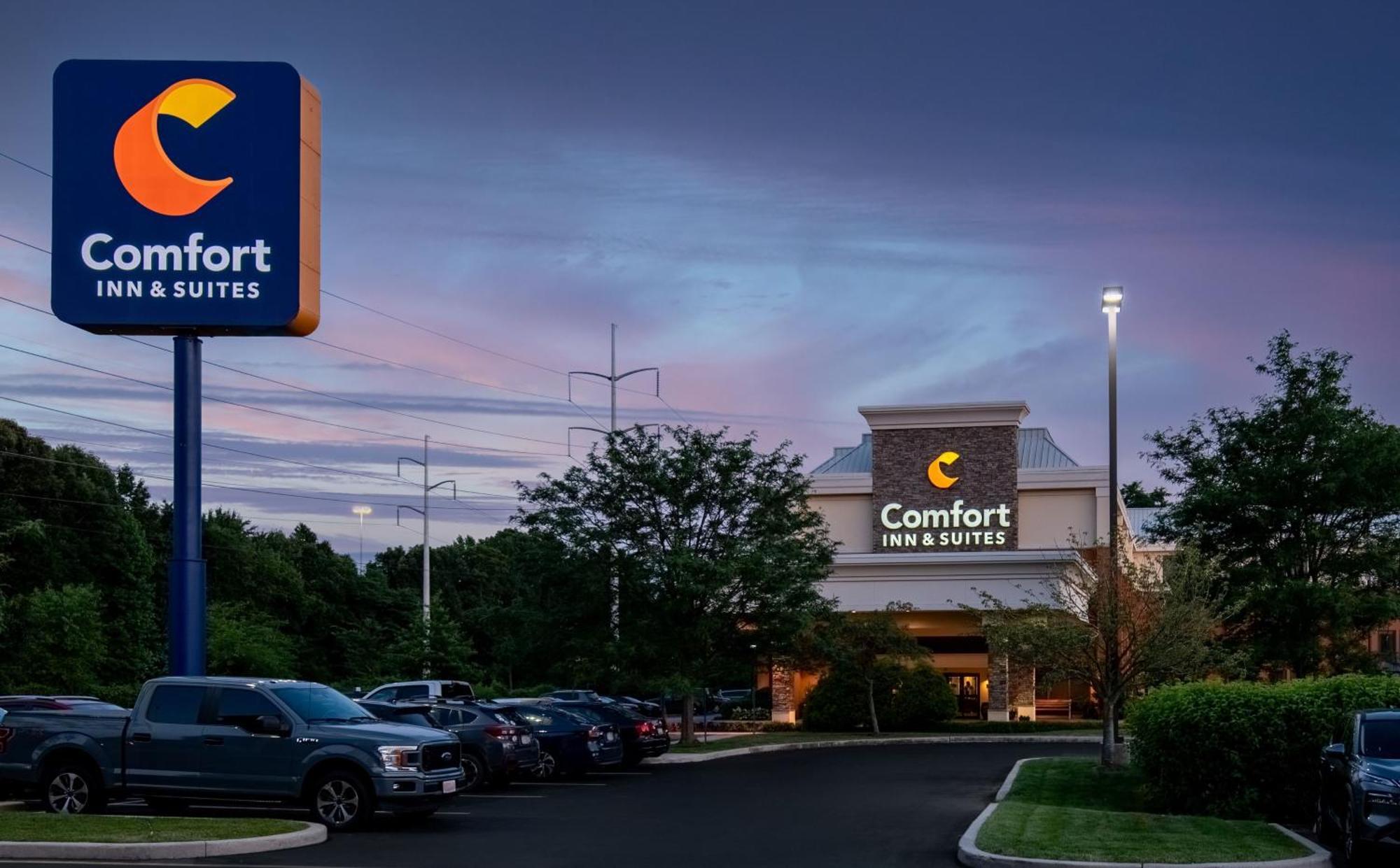 Comfort Inn & Suites Newark - Wilmington Exterior photo